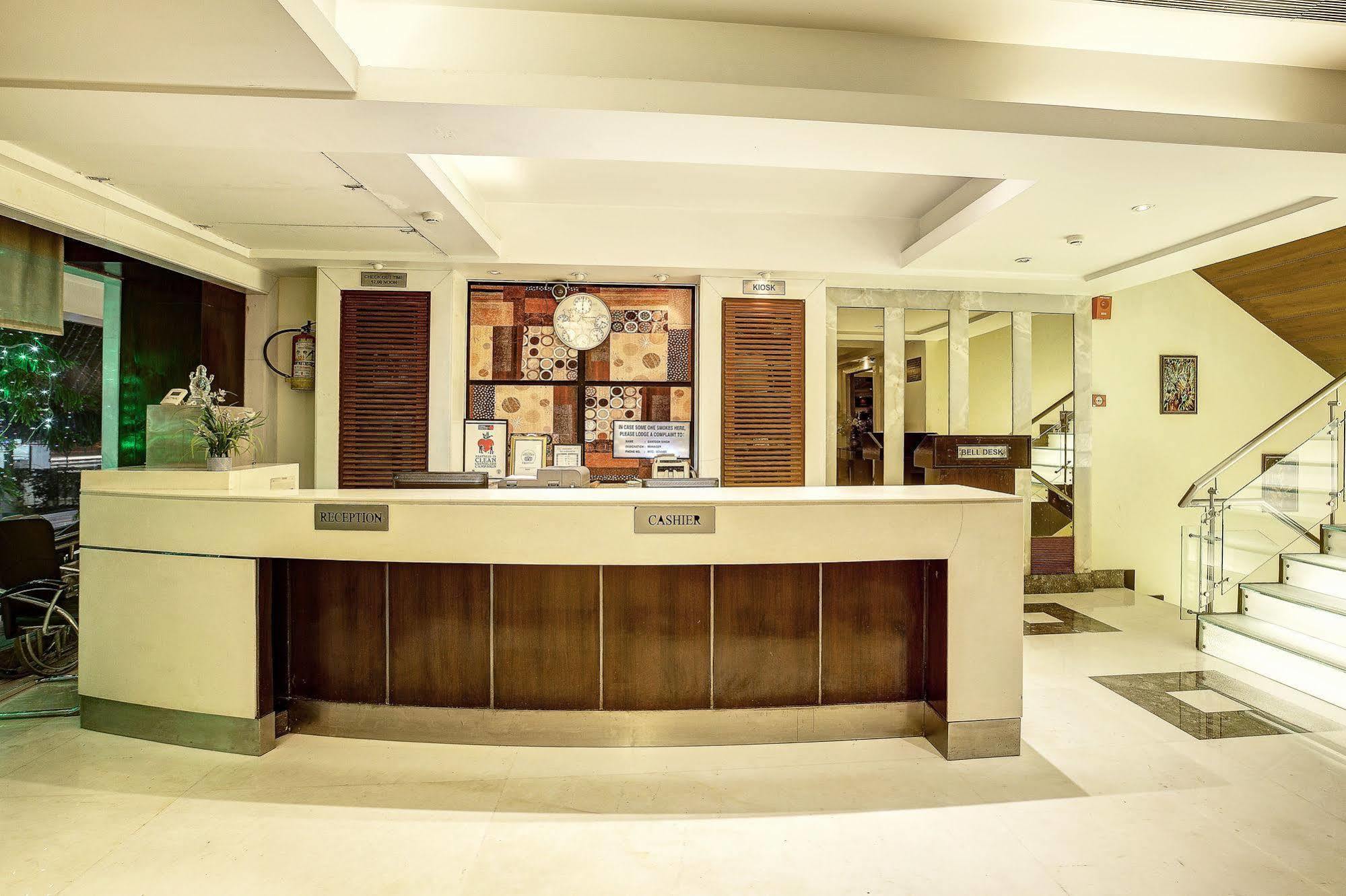 Western Court Chandigarh Hotel Exterior photo